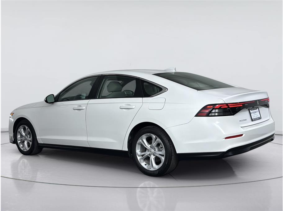 Honda Accord photo 3