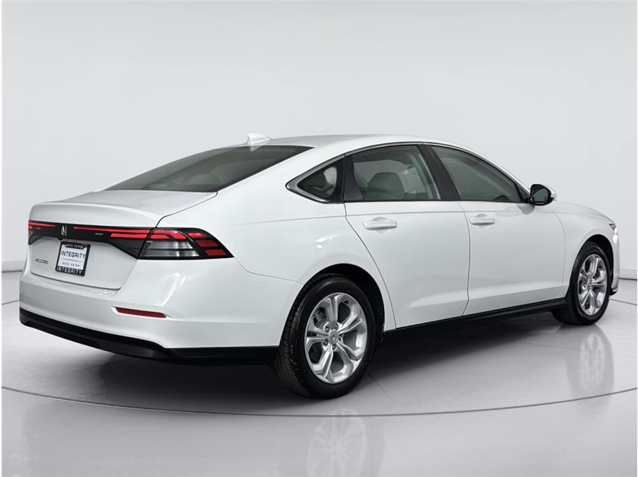 Honda Accord photo 5