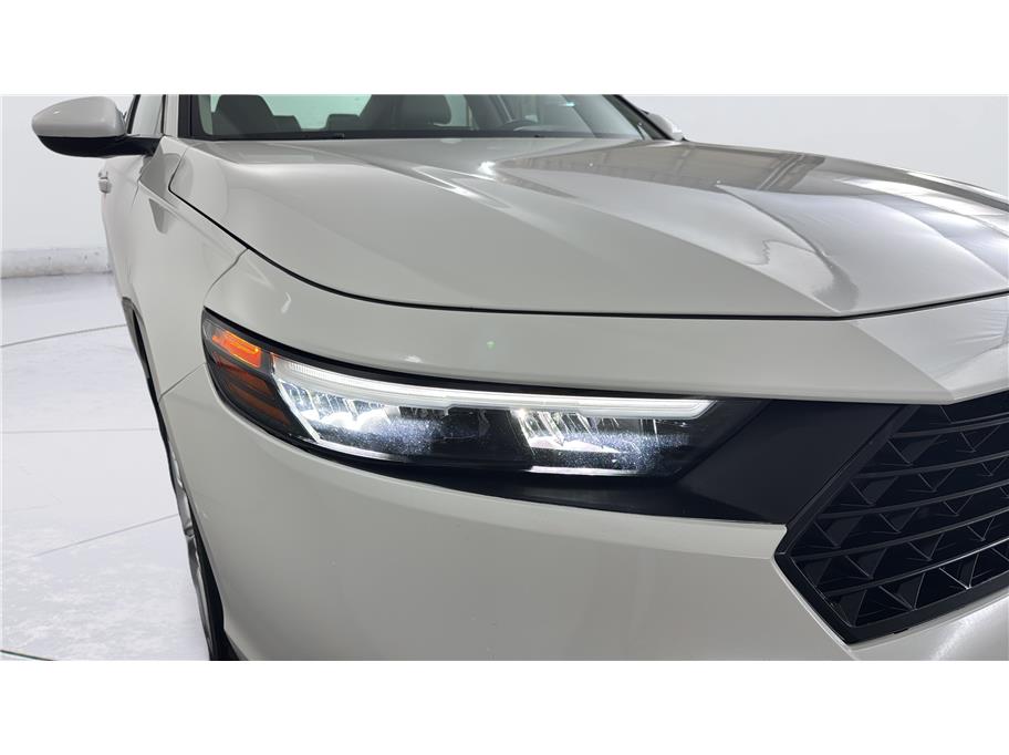 Honda Accord photo 9