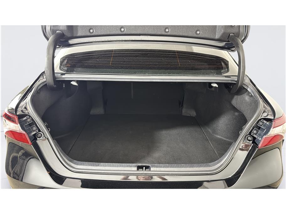 Toyota Camry photo 18