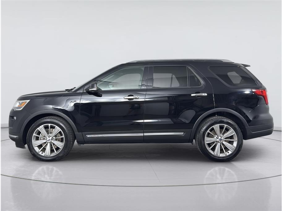 Ford Explorer photo 2