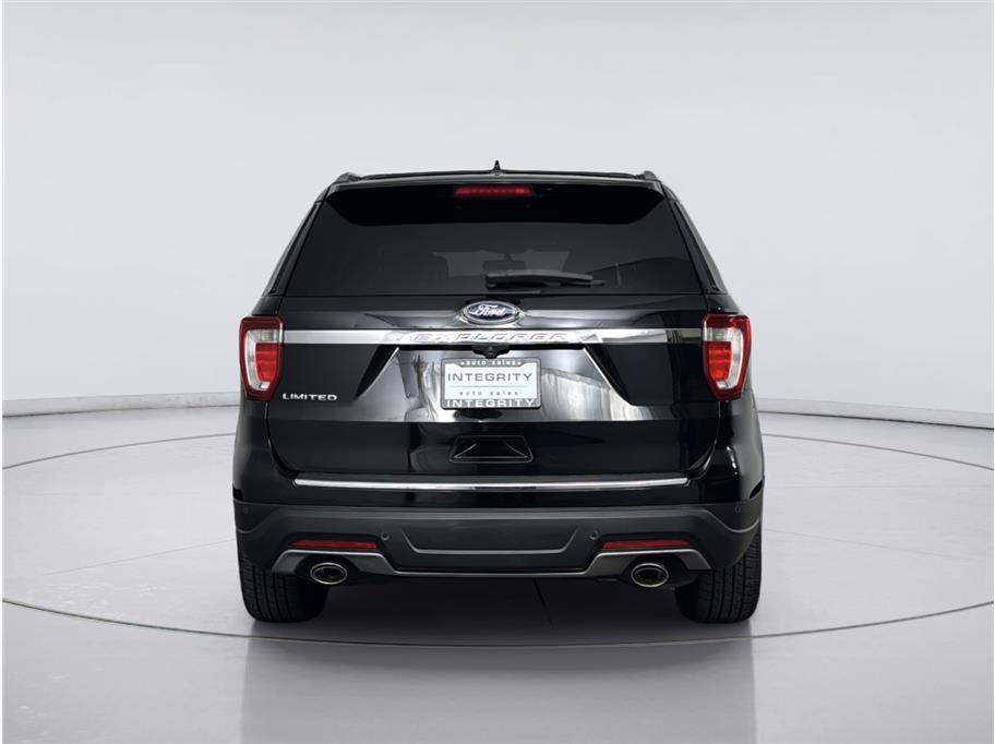 Ford Explorer photo 4