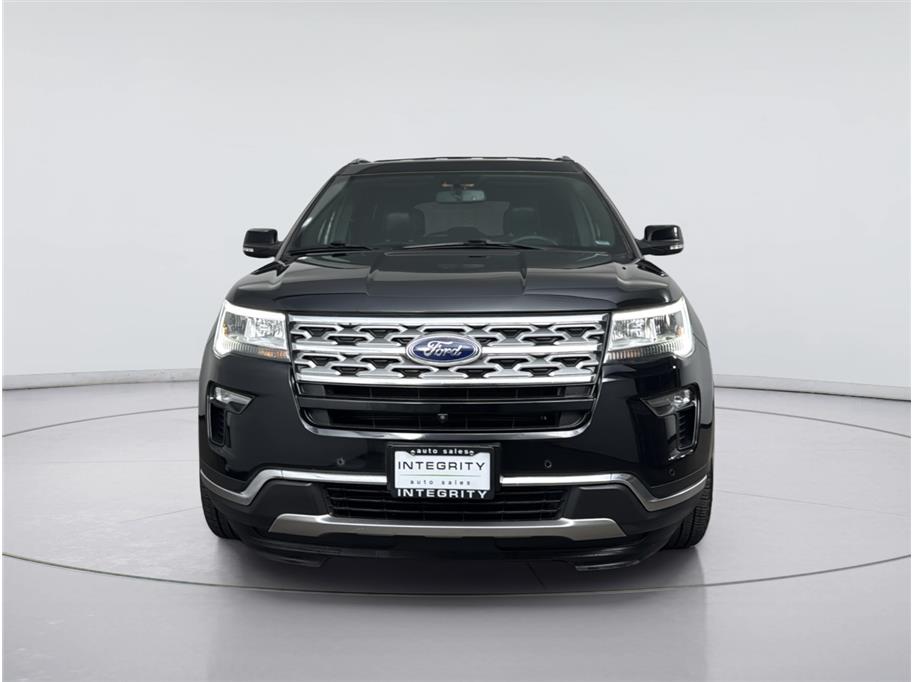 Ford Explorer photo 8