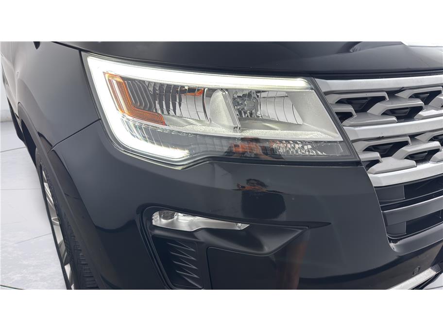 Ford Explorer photo 9
