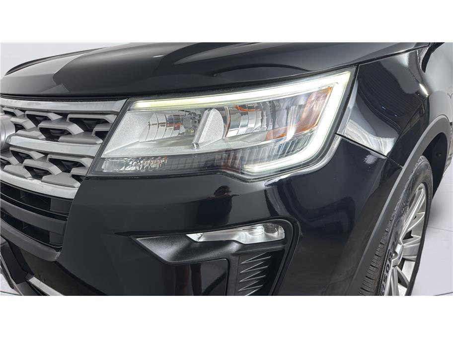 Ford Explorer photo 10