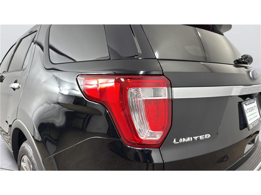 Ford Explorer photo 11