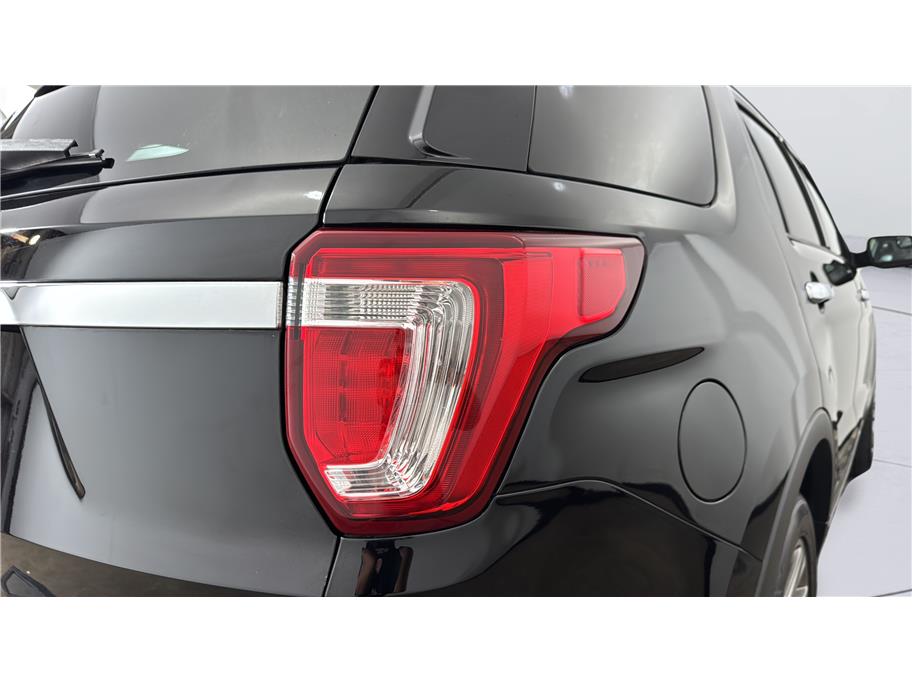 Ford Explorer photo 12