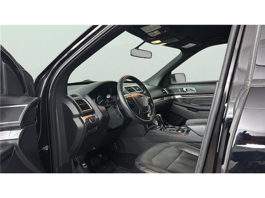 Ford Explorer photo 15