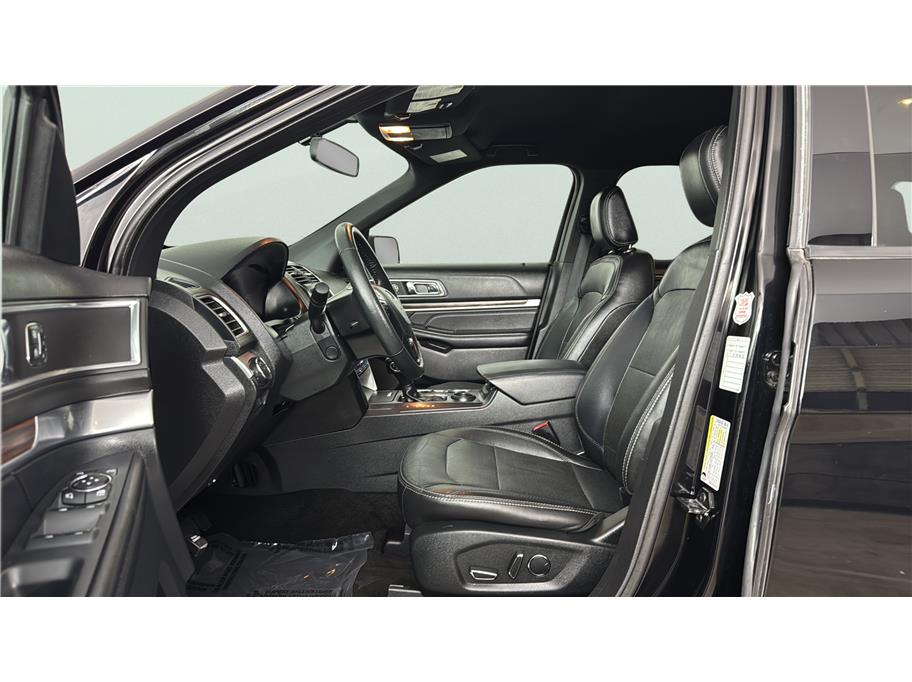 Ford Explorer photo 16