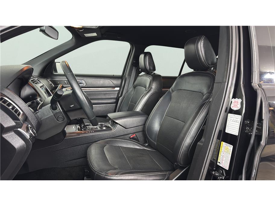 Ford Explorer photo 17