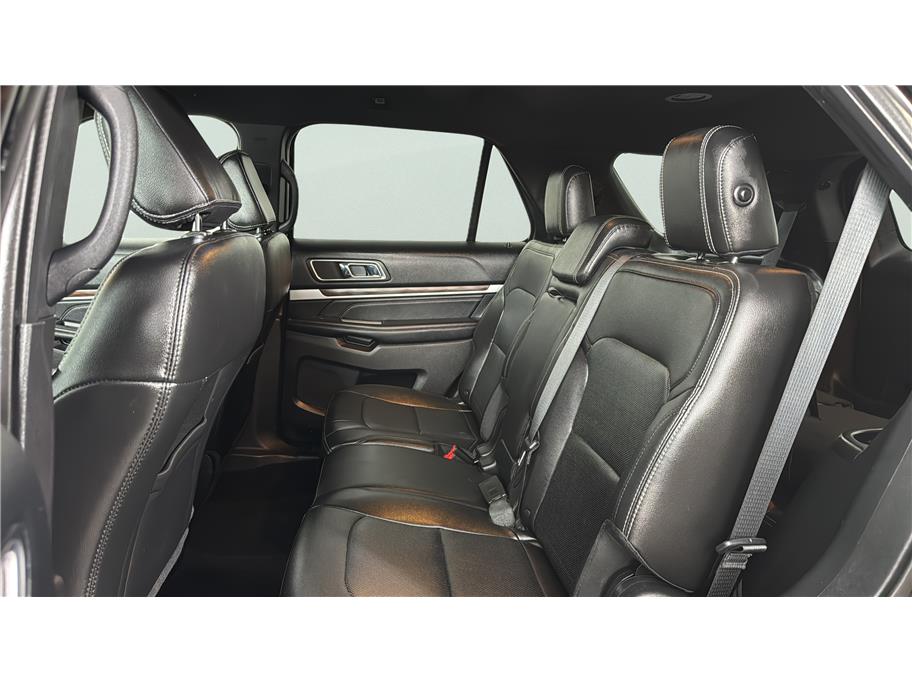 Ford Explorer photo 18