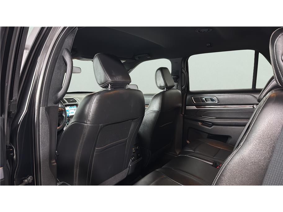 Ford Explorer photo 19