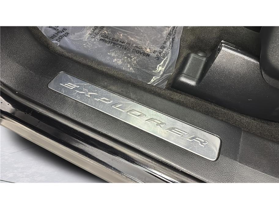 Ford Explorer photo 21