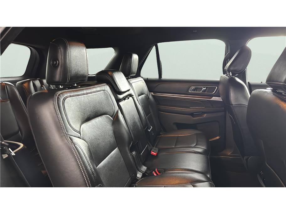 Ford Explorer photo 24