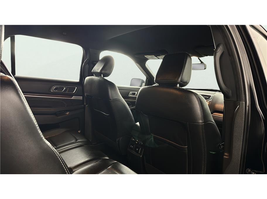 Ford Explorer photo 25