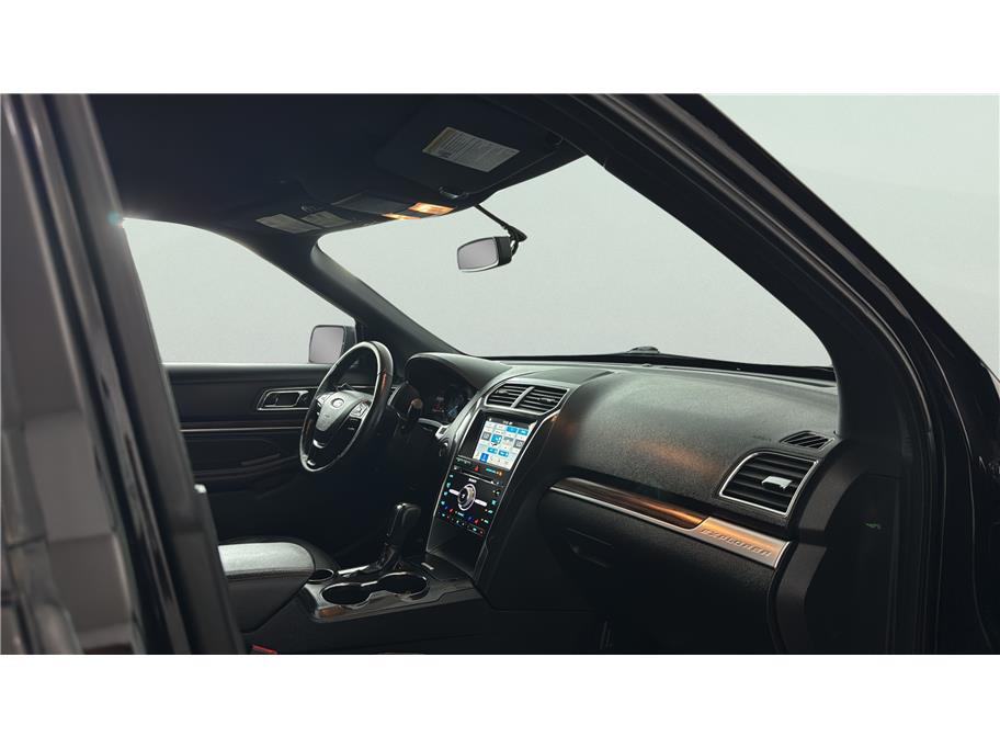 Ford Explorer photo 28