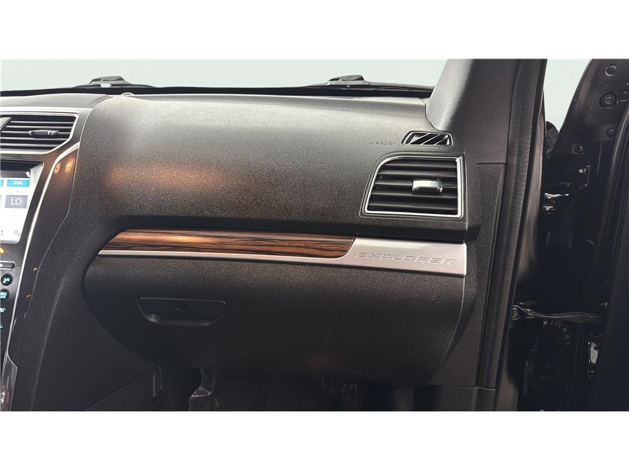 Ford Explorer photo 30