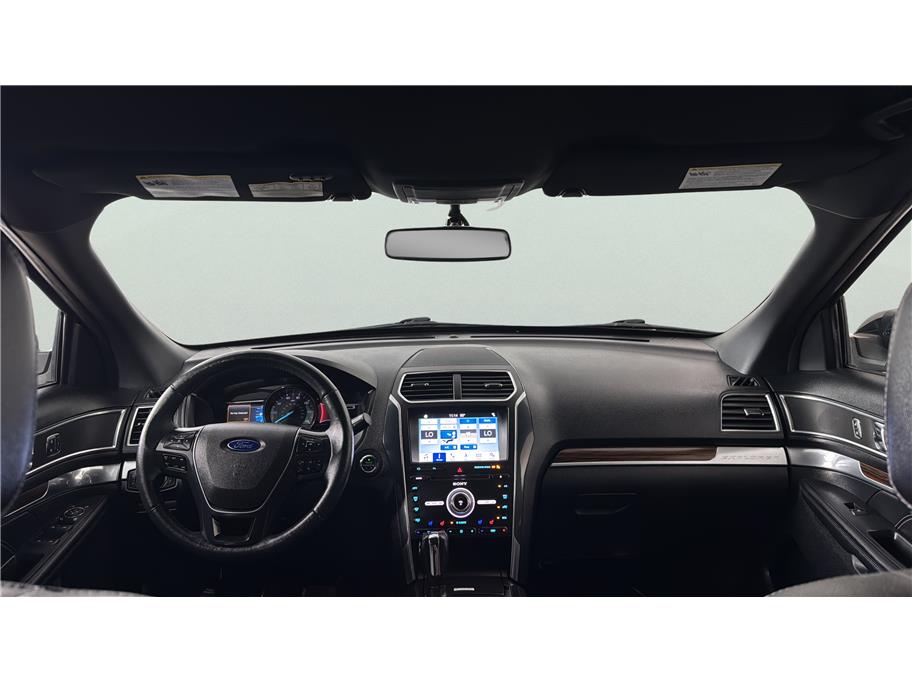 Ford Explorer photo 31