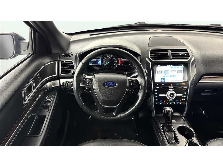 Ford Explorer photo 32