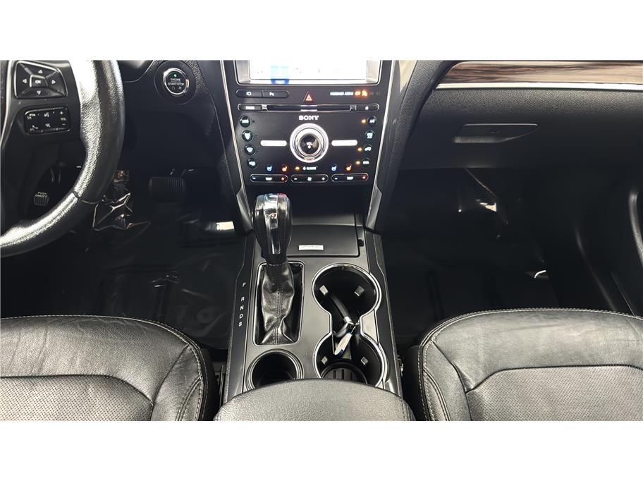 Ford Explorer photo 34