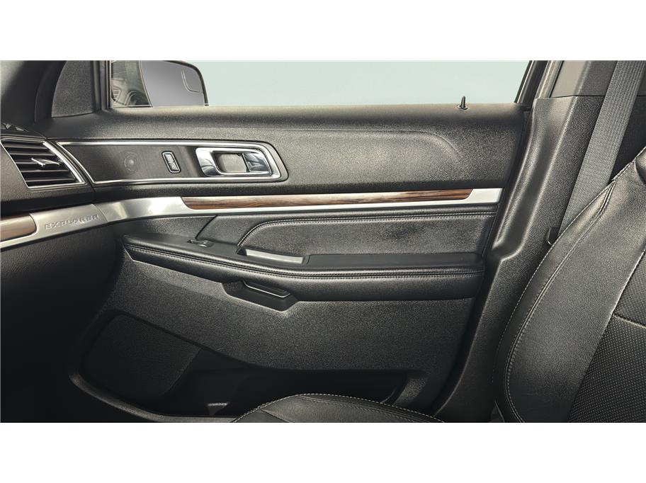 Ford Explorer photo 39