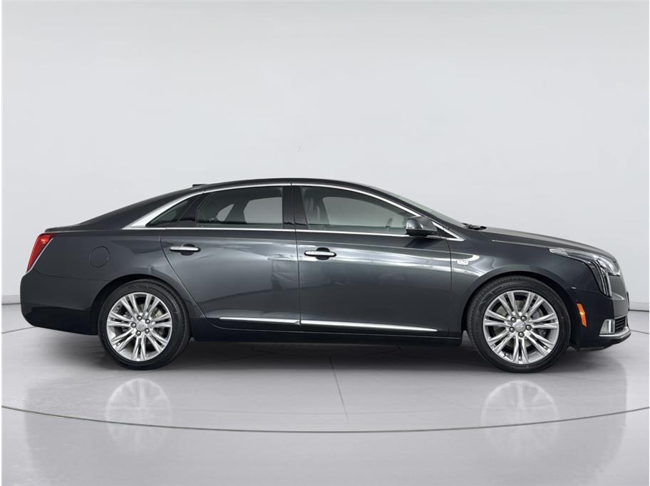 Cadillac XTS photo 6