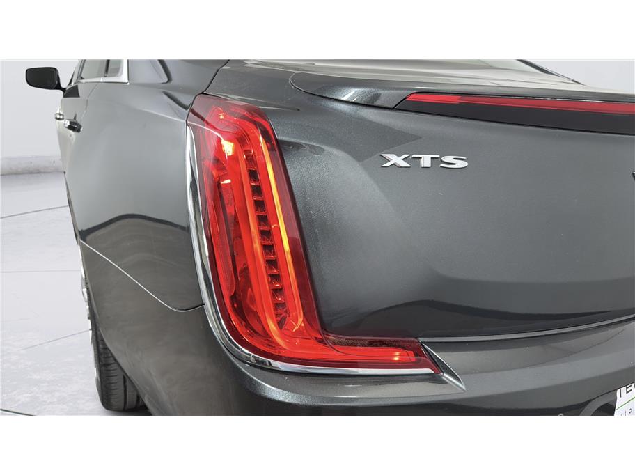 Cadillac XTS photo 11