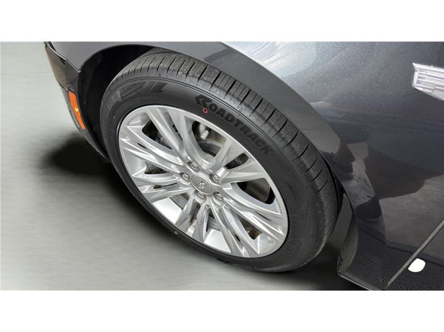 Cadillac XTS photo 14