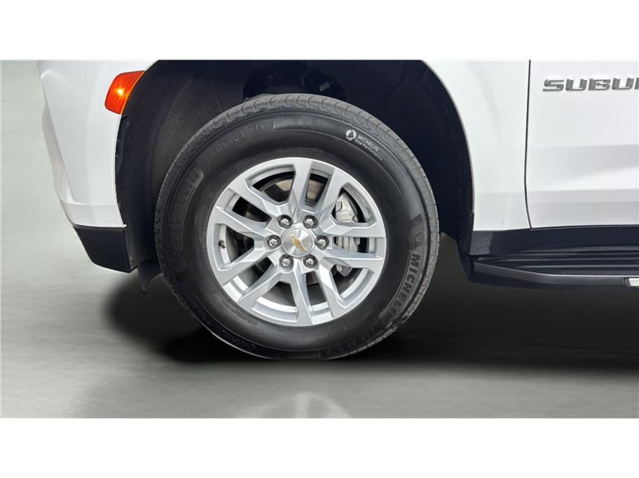 Chevrolet Suburban photo 13