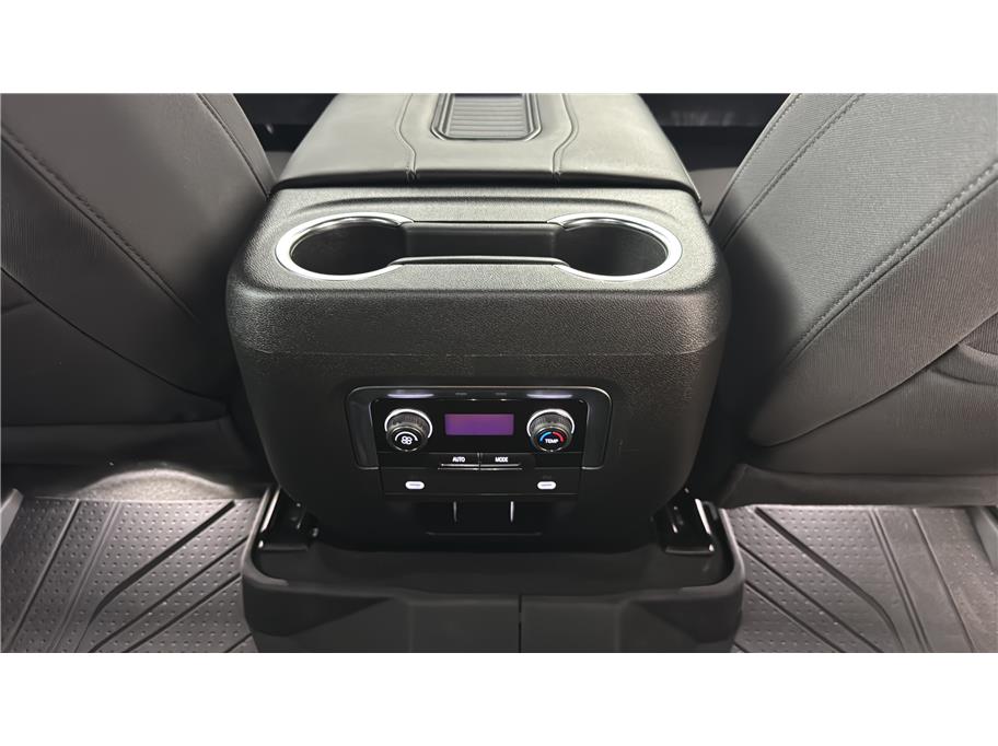 Chevrolet Suburban photo 26