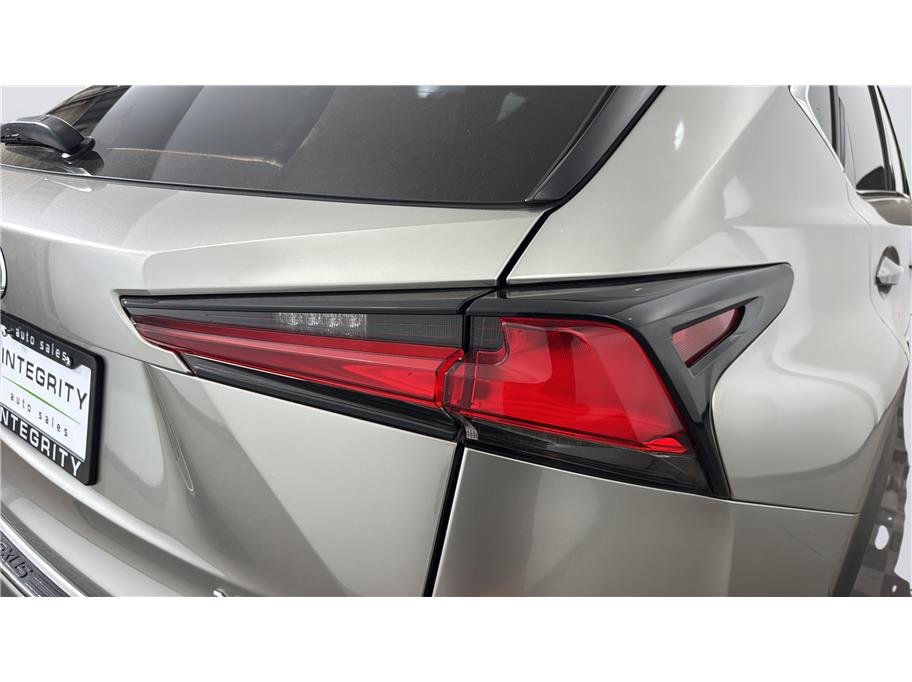 Lexus NX photo 12