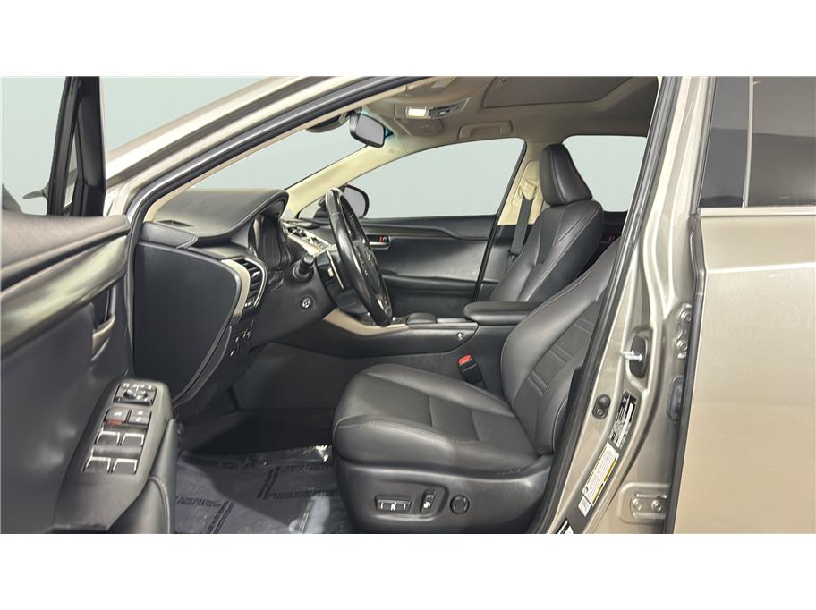 Lexus NX photo 16