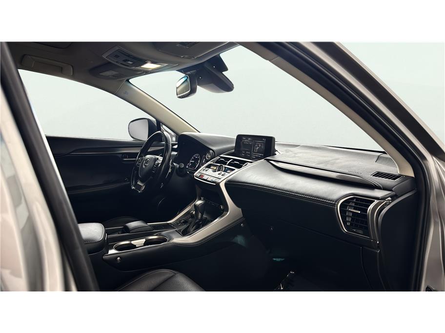 Lexus NX photo 25