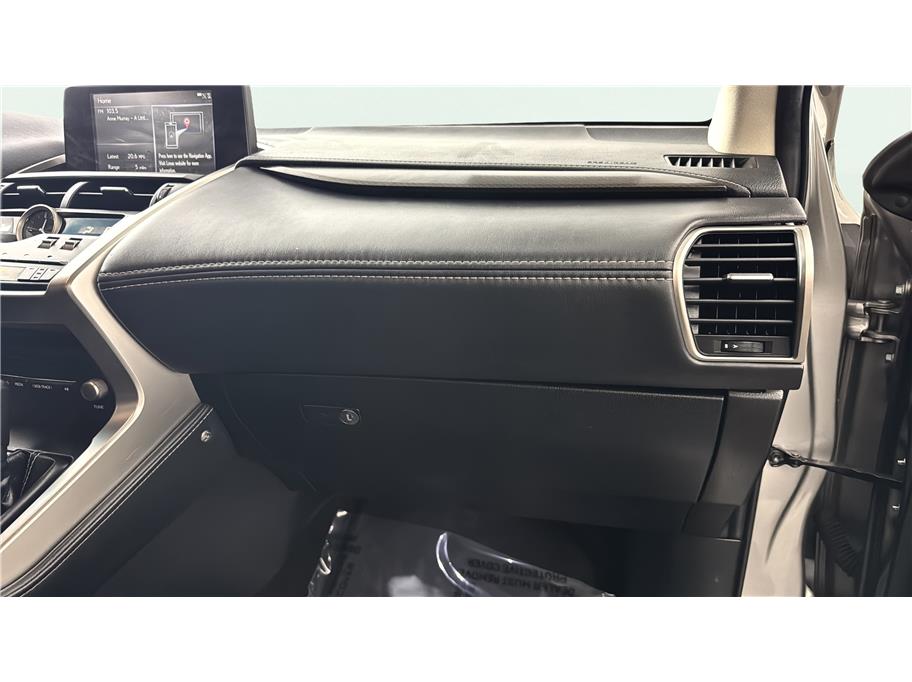 Lexus NX photo 27
