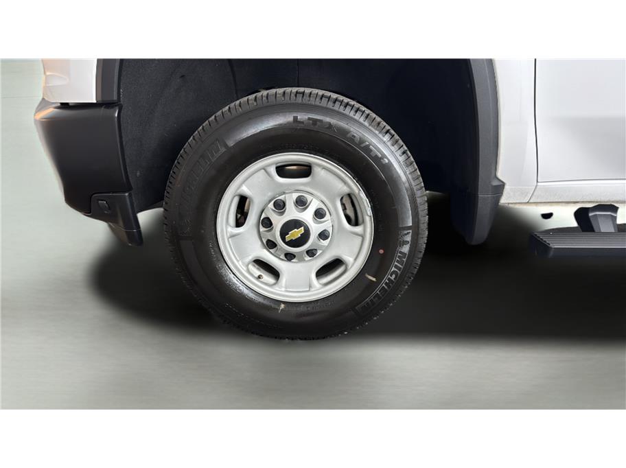 Chevrolet Silverado photo 13
