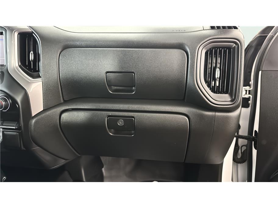 Chevrolet Silverado photo 27