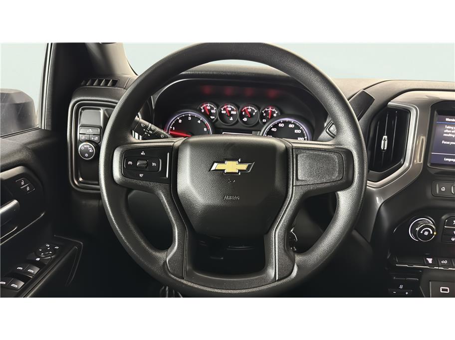 Chevrolet Silverado photo 32