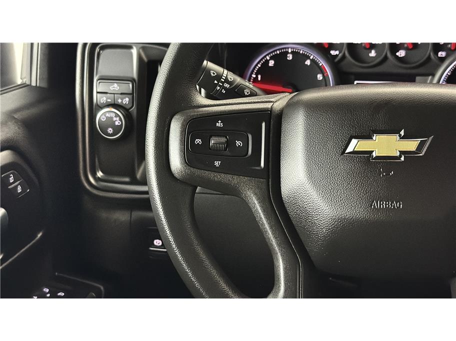Chevrolet Silverado photo 33