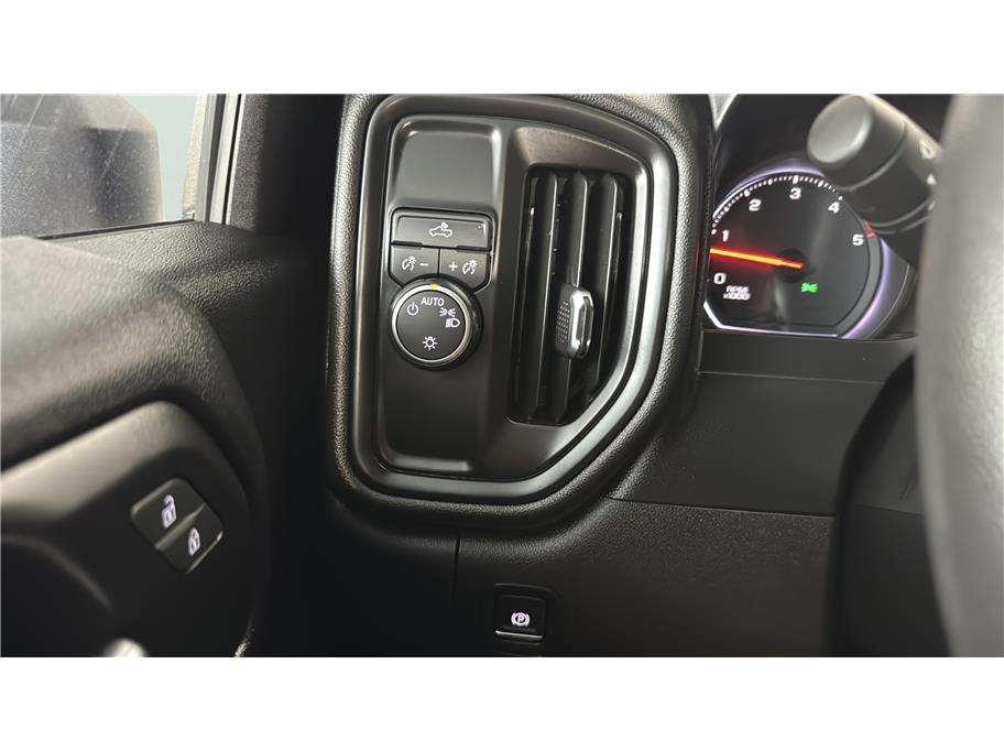 Chevrolet Silverado photo 38