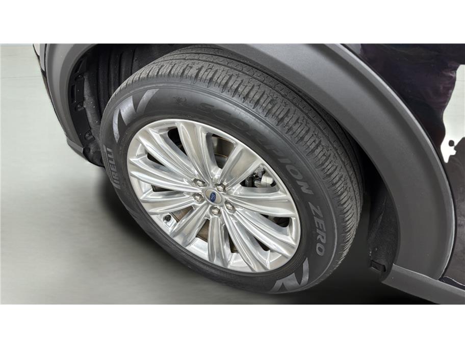 Ford Explorer photo 14