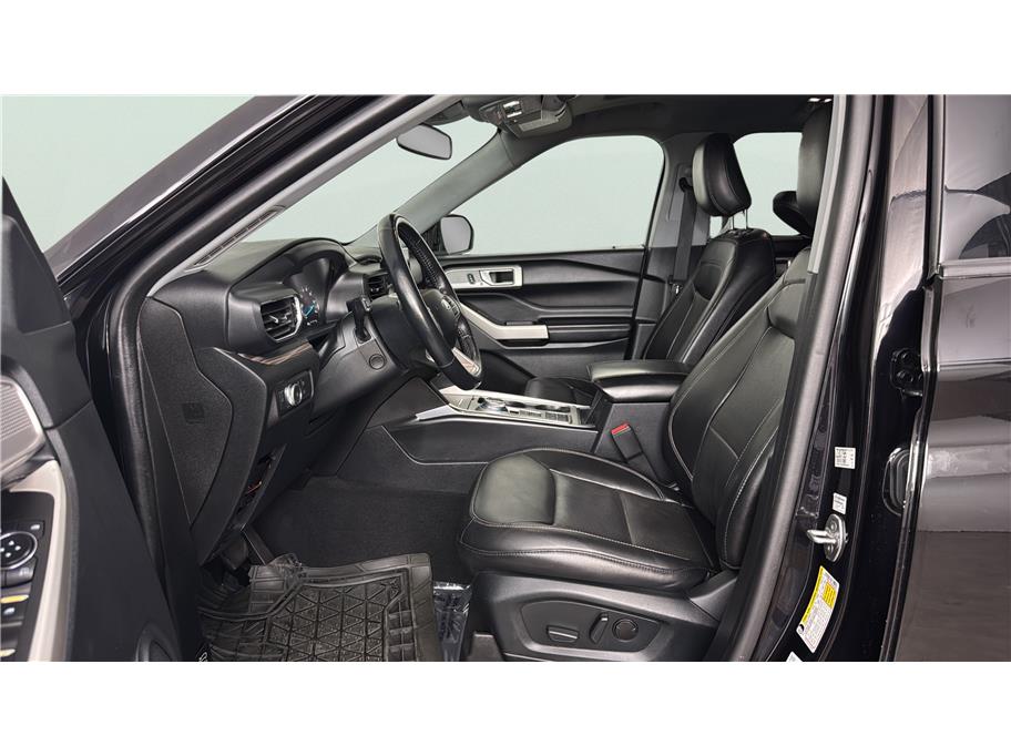 Ford Explorer photo 16