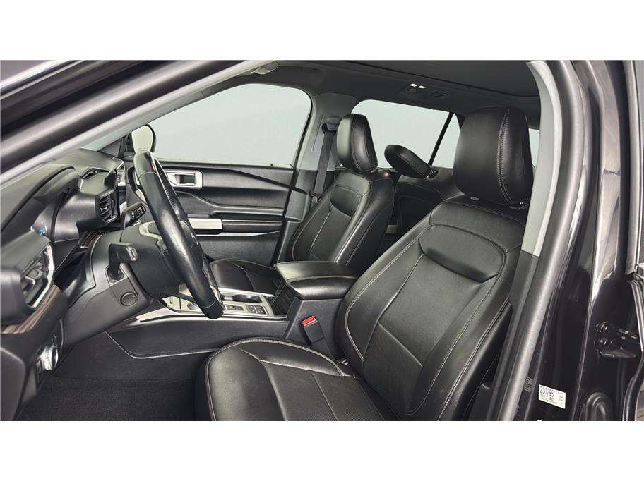 Ford Explorer photo 17