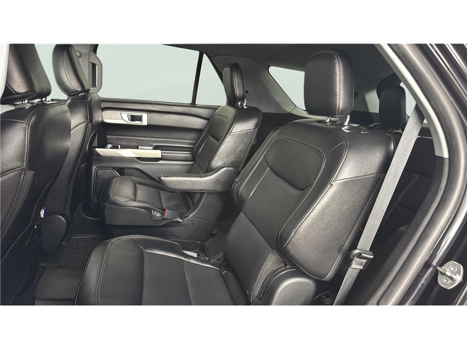 Ford Explorer photo 18