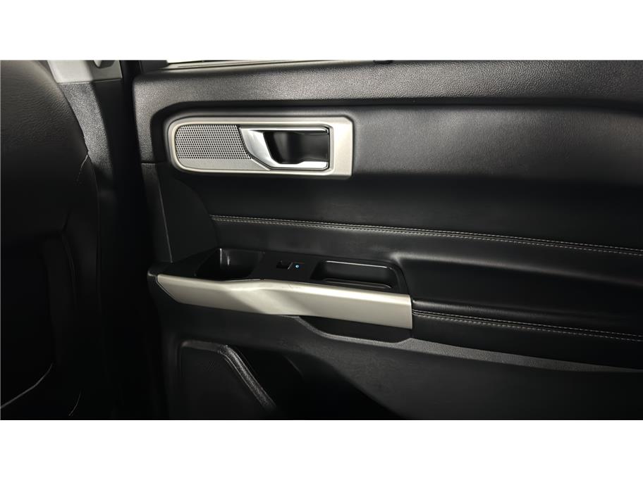 Ford Explorer photo 25
