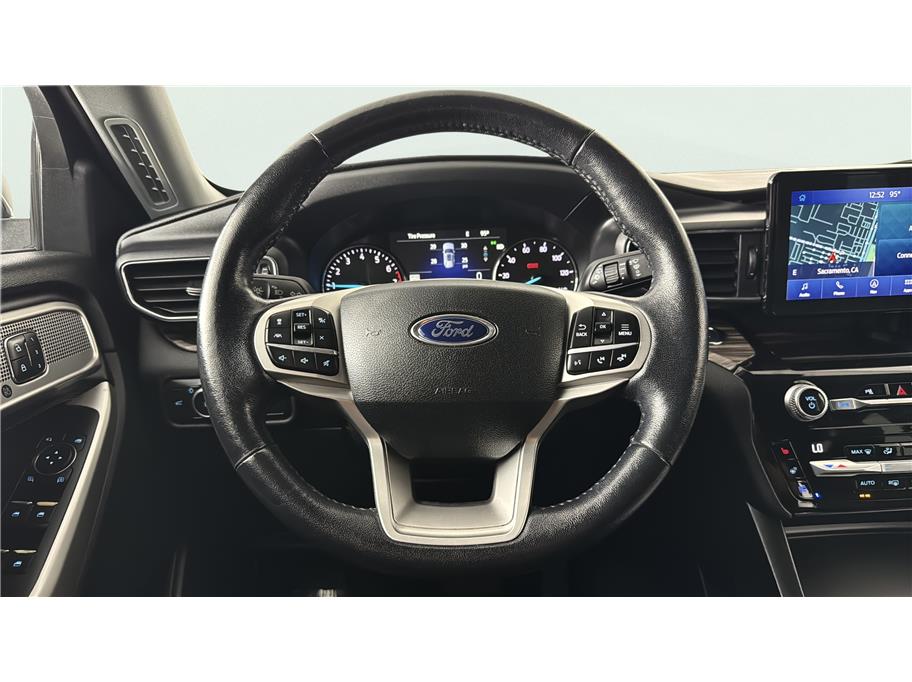 Ford Explorer photo 34