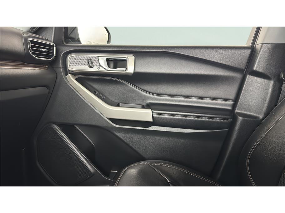 Ford Explorer photo 37