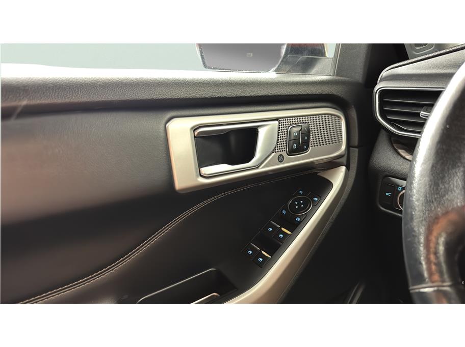 Ford Explorer photo 38