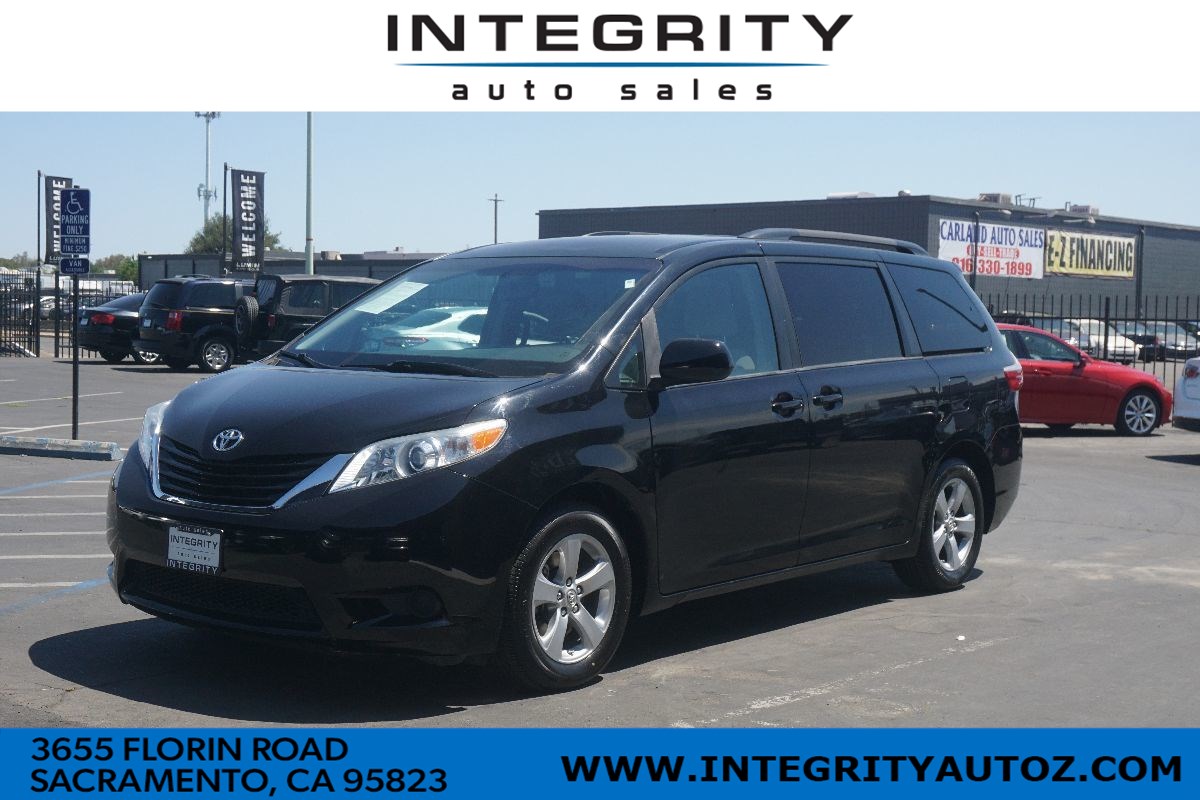 Sold 2017 Toyota Sienna LE Minivan 4D in Sacramento