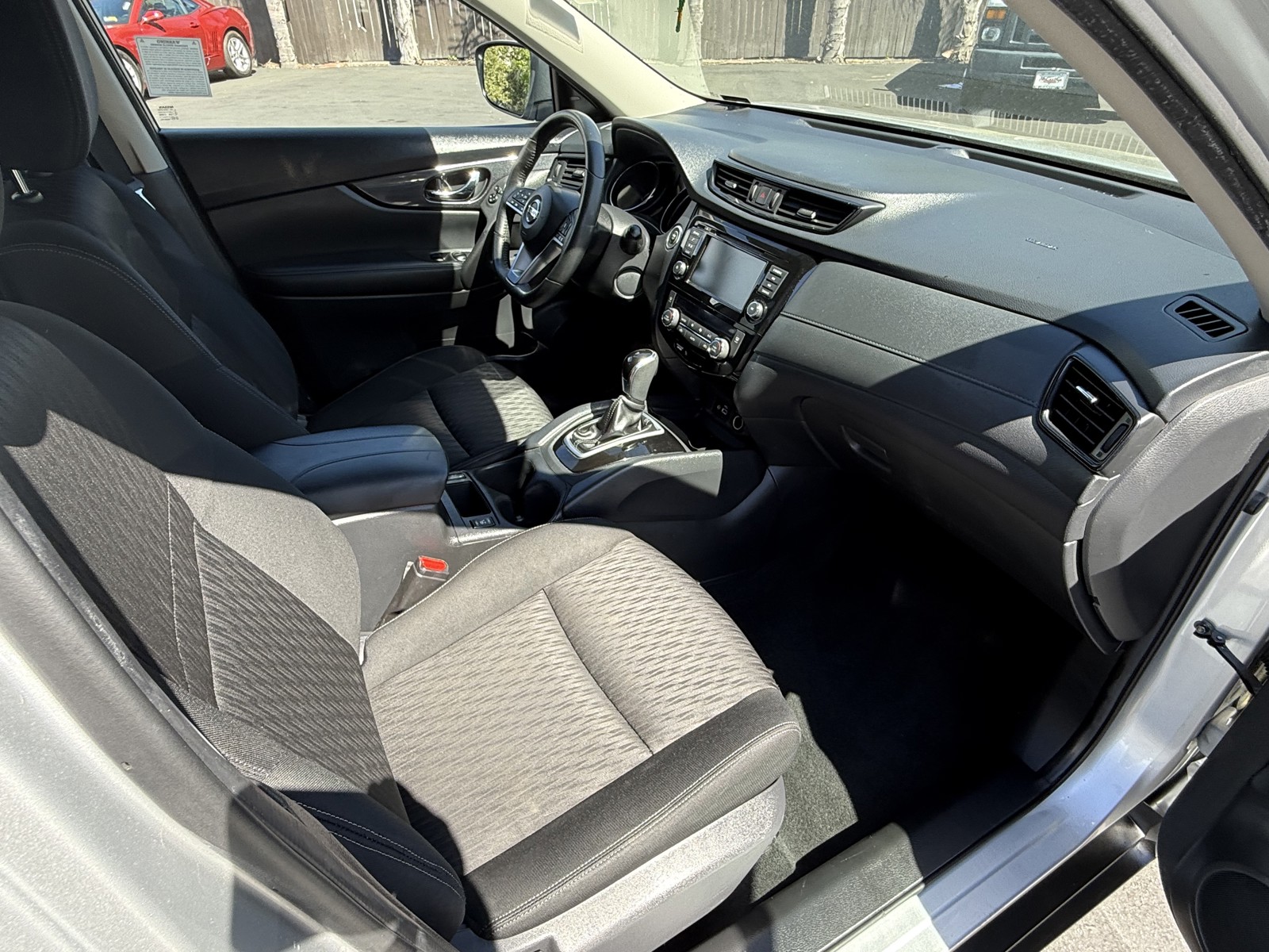 2019 Nissan Rogue SV - Photo 15