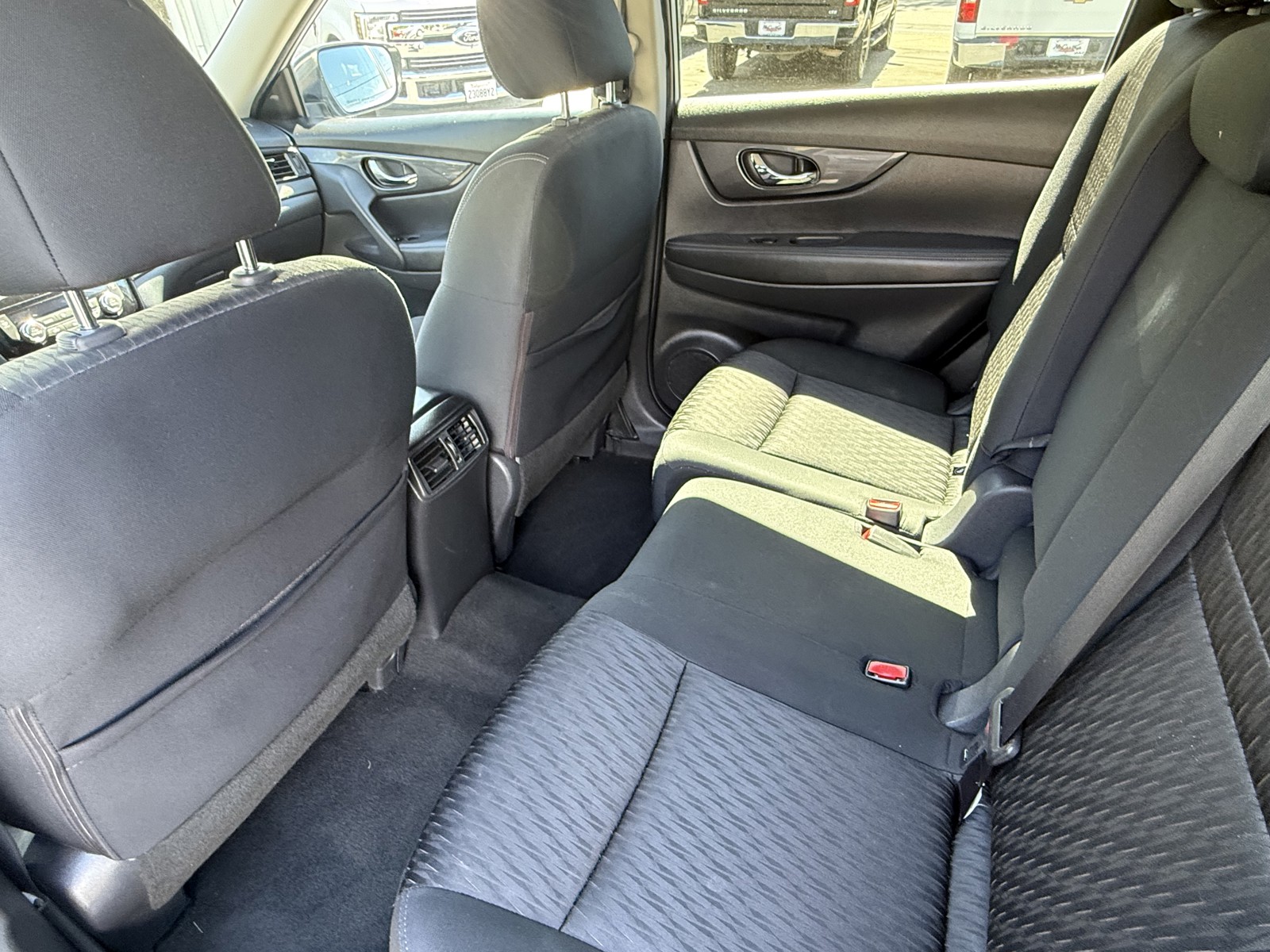 2019 Nissan Rogue SV - Photo 18